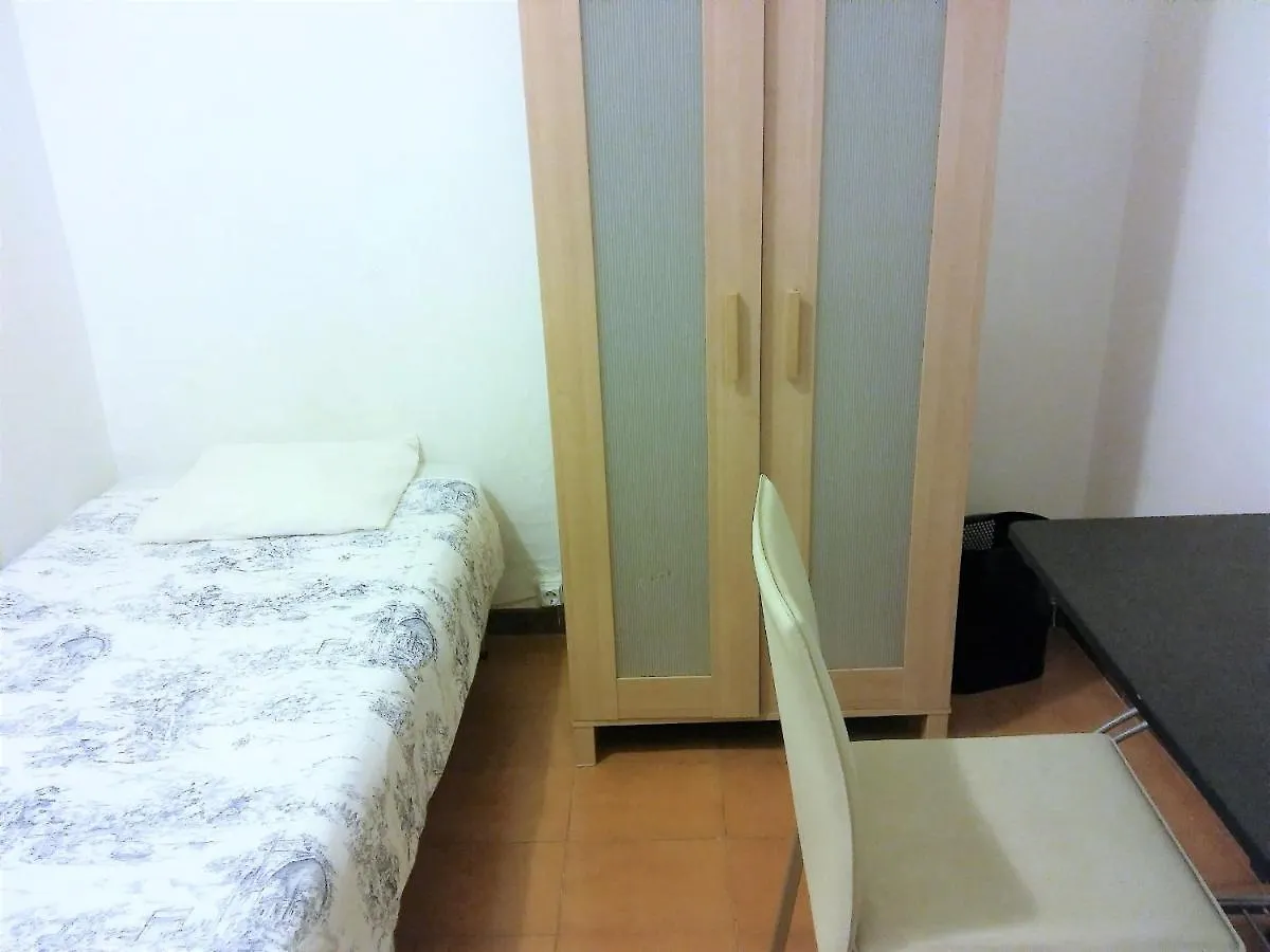Room In Guest Room - Private Room With Sunny Terrace Of 200M2 3 바르셀로나 게스트하우스